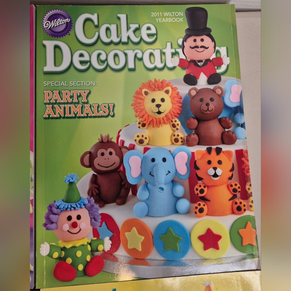 Wilton Cake Decorating Book Set - Picture 4 of 7